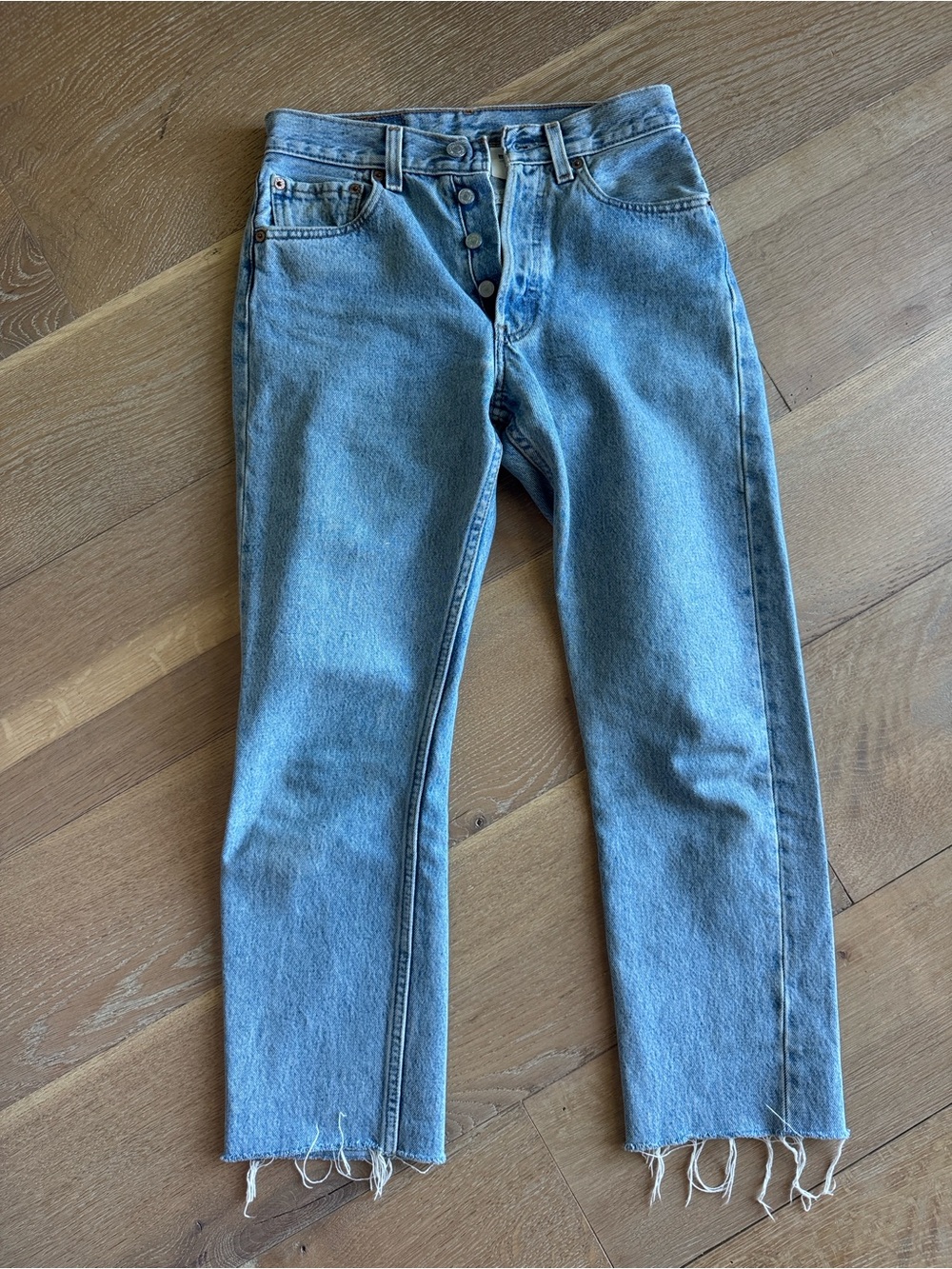 90s classic Levi’s 501 Light Blue- Size 24